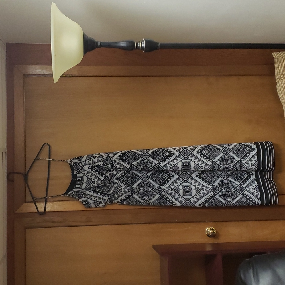 Xhilaration XL Black and white Sleeveless maxi dress. Aztec looking designs.